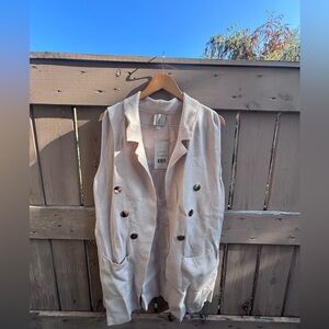 🎉NWT🎉 Sioni Sleeveless Double-Breasted Vest in Light Neutral